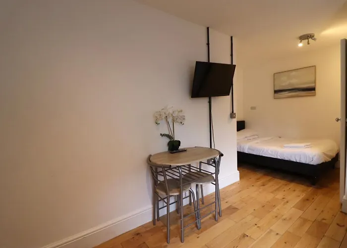 Flat 4, 10 St John'S